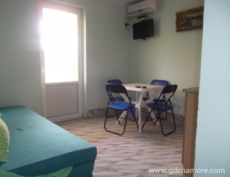 Apartman 6 (dnevna)